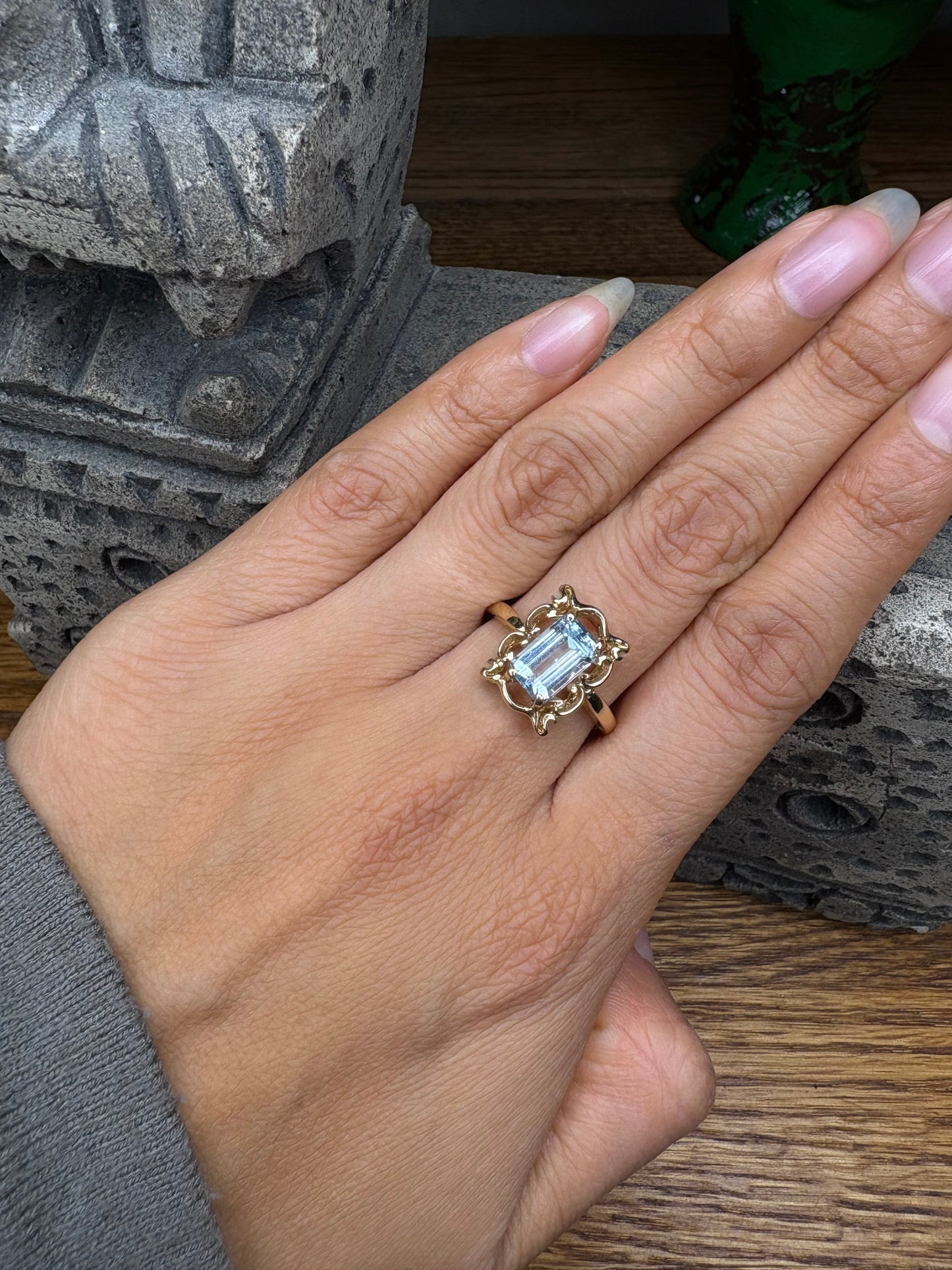 14k Aquamarine Helix In A Frame