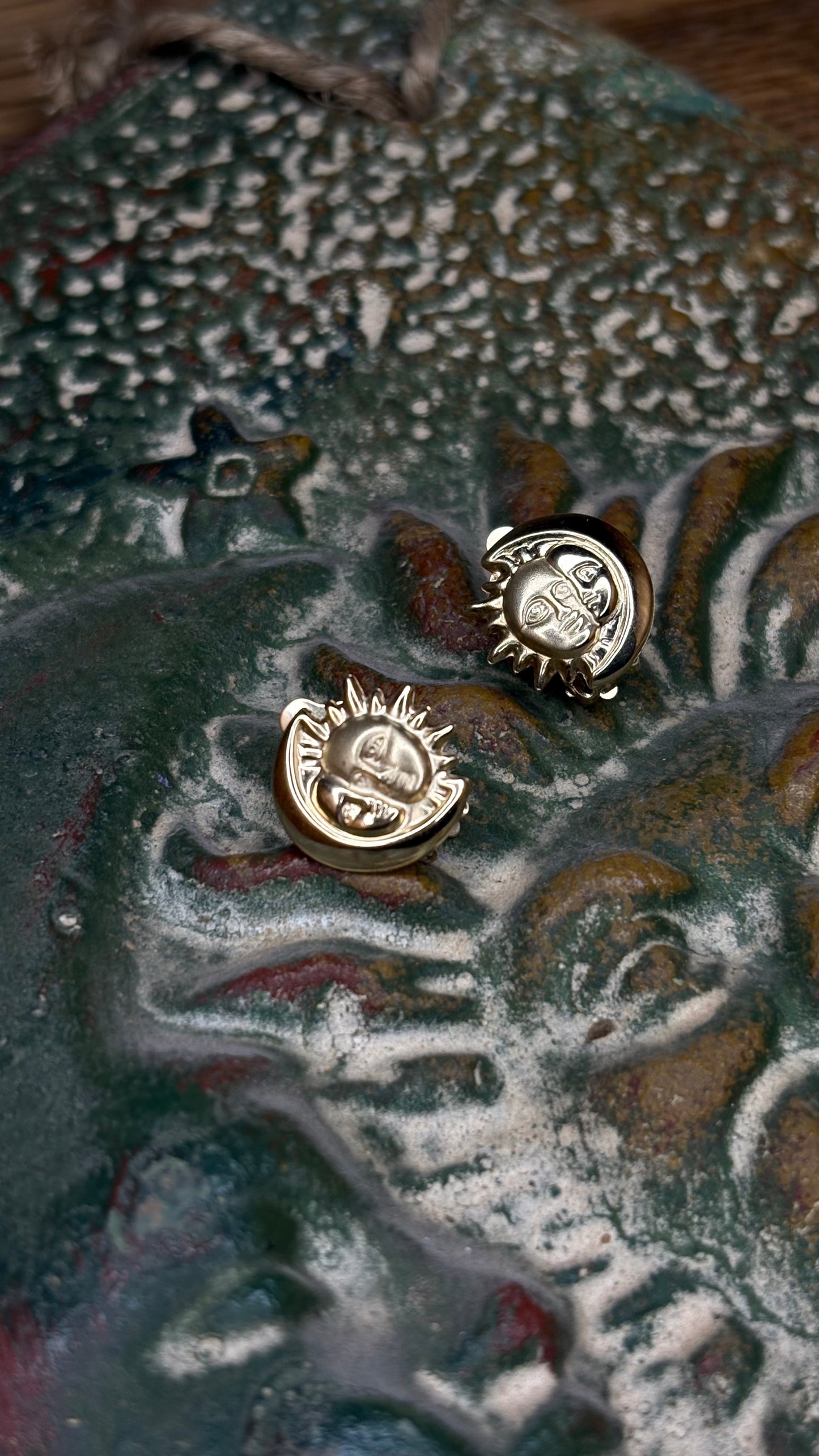 14k Sol y La Luna Aretes