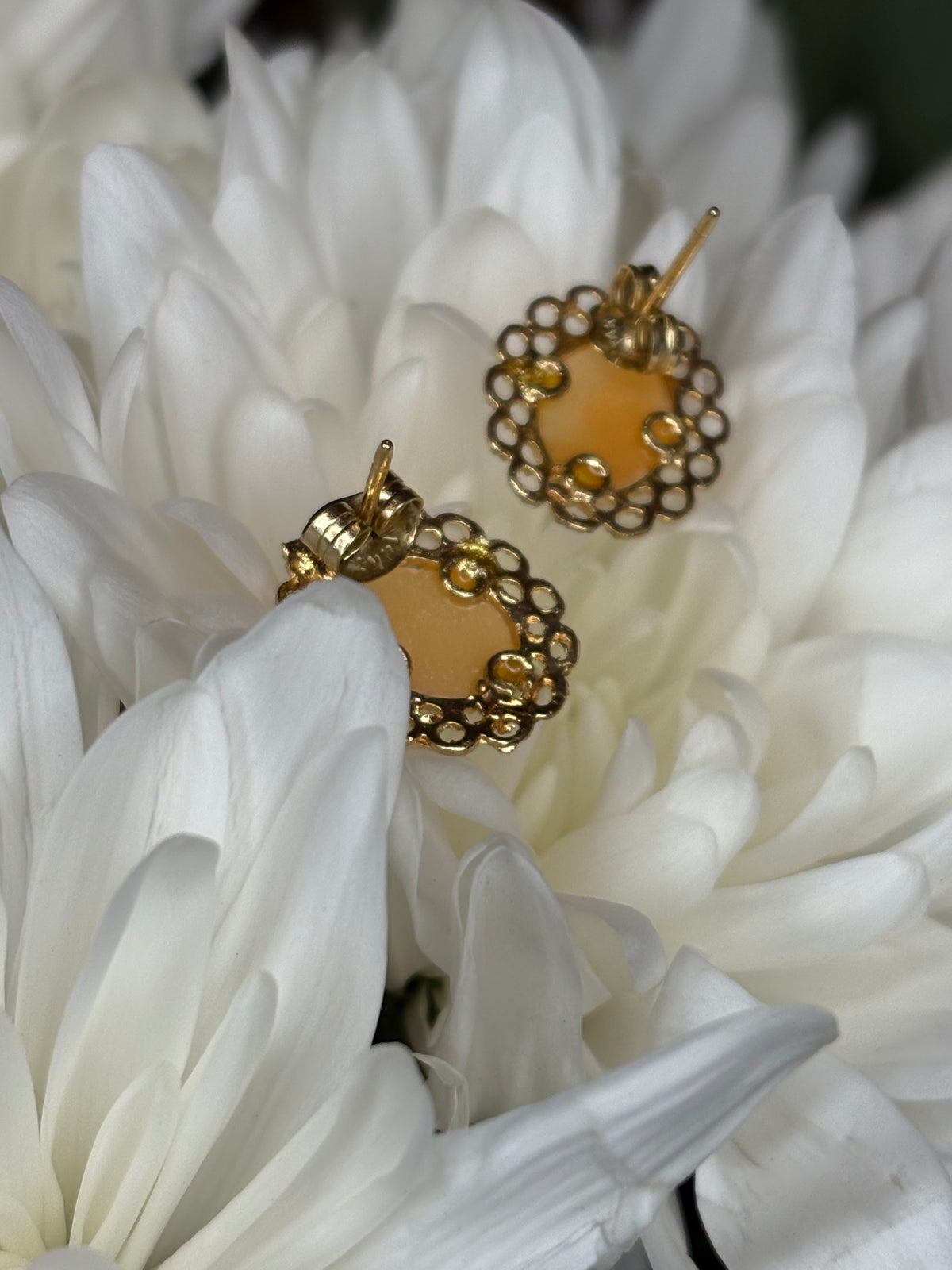 14k Cameo Aretitos
