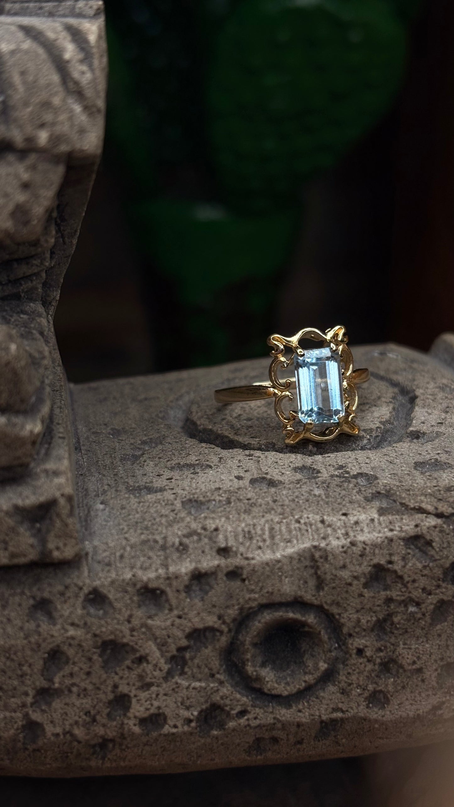 14k Aquamarine Helix In A Frame