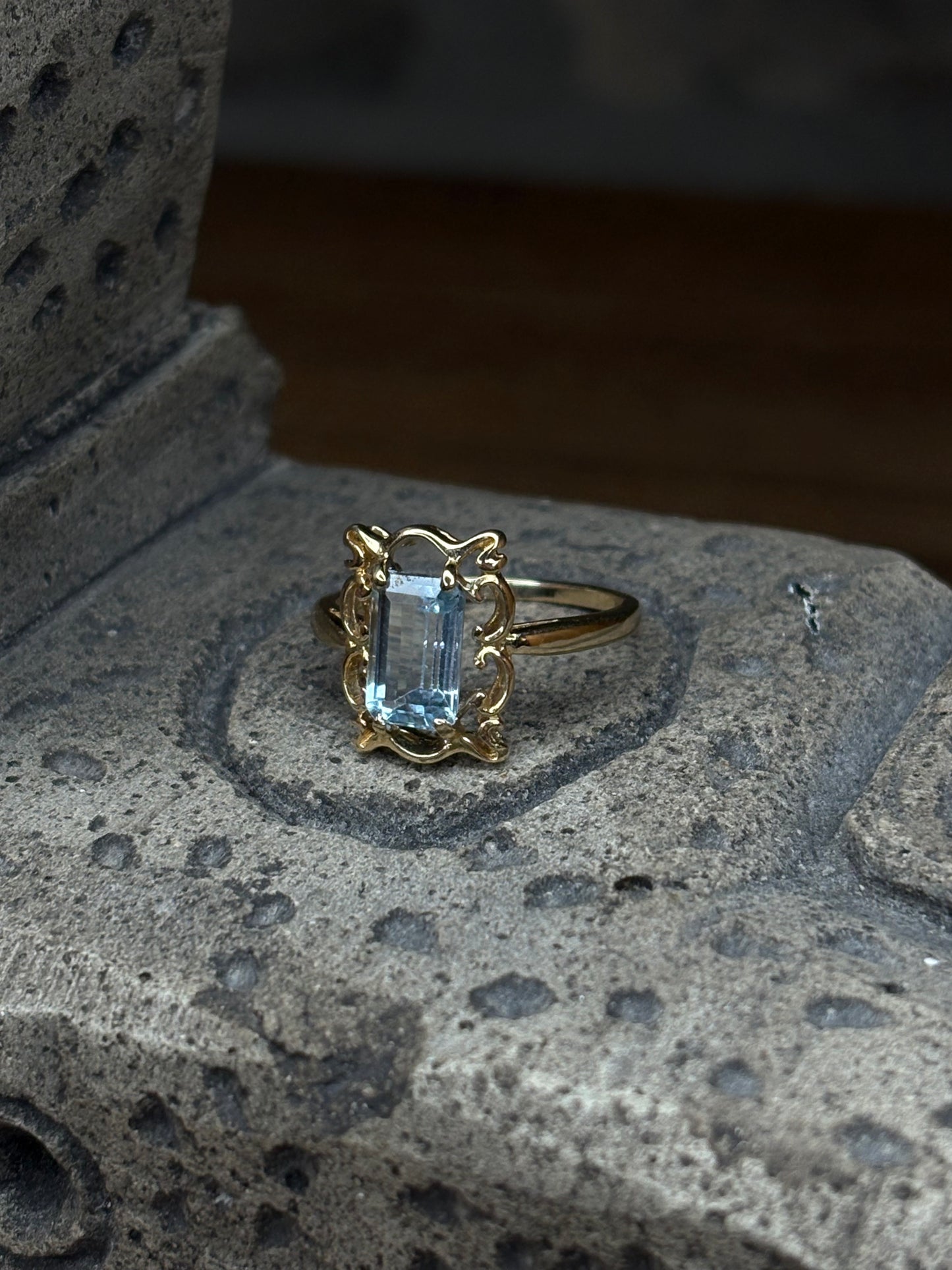 14k Aquamarine Helix In A Frame
