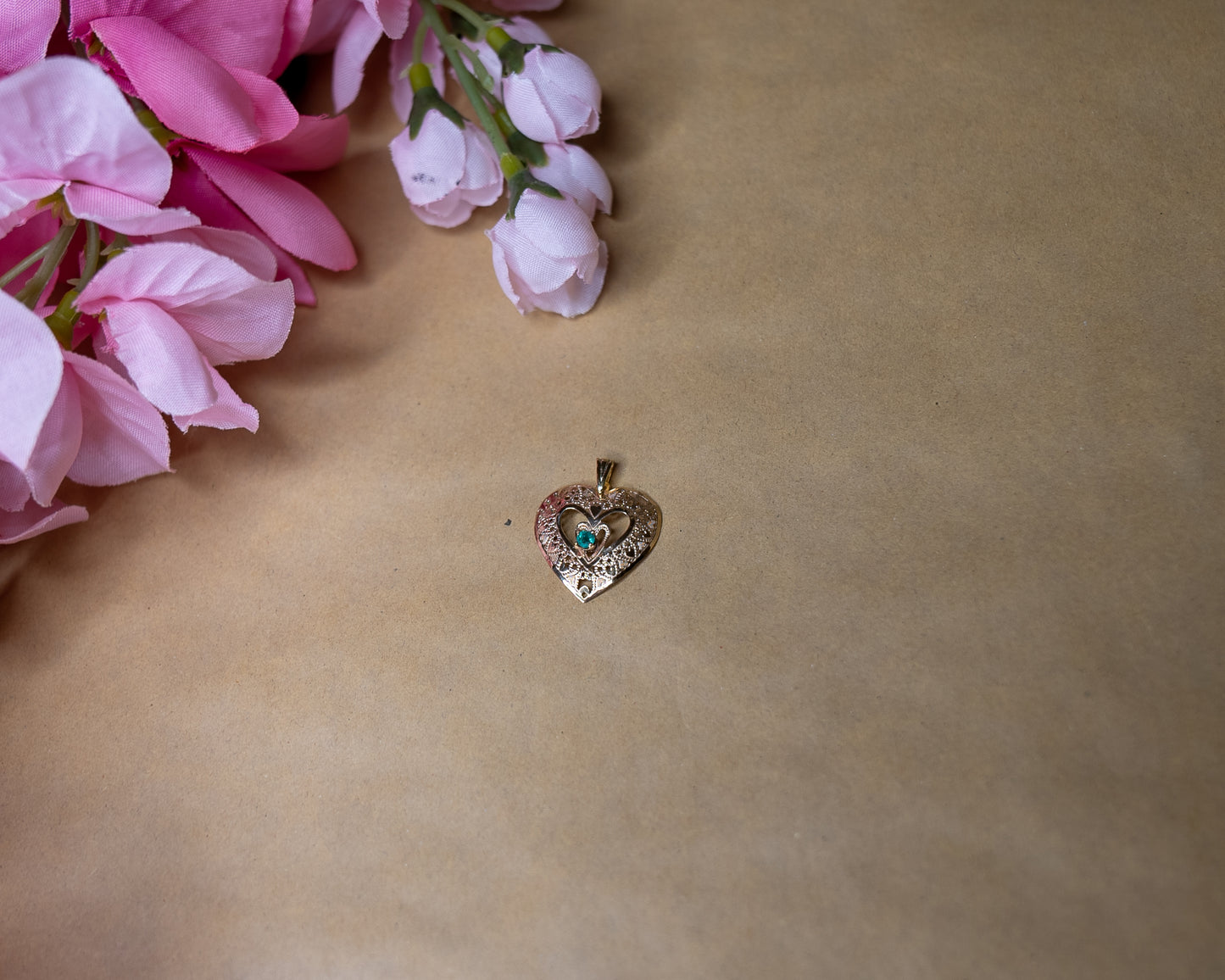 14k Vintage Esmeralda Heart Pendant