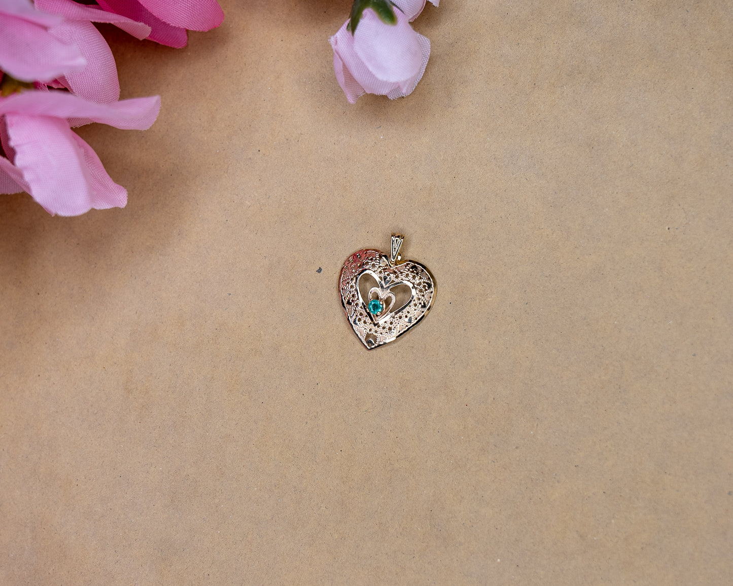 14k Vintage Esmeralda Heart Pendant